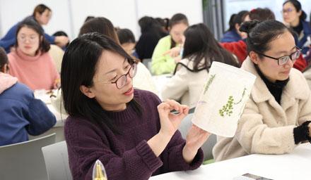 以春為名，海星女神，共赴花事，三·八婦女節(jié)快樂！